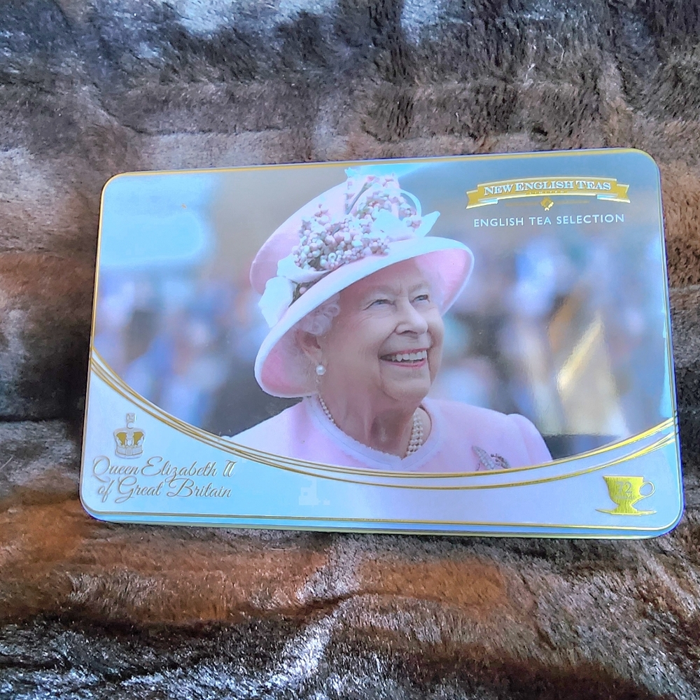 Queen Elizabeth II Platinum Jubilee Commemorative Tin with 72 English Teabags.